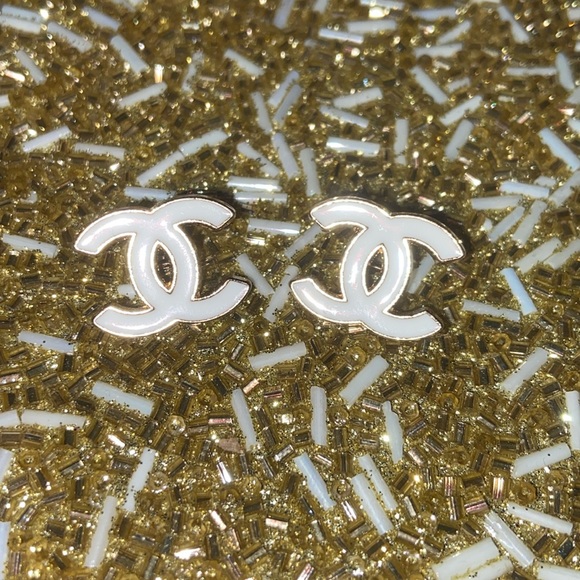 4 piece Chanel button set Cc Logo Imprint - Picture 2 of 4